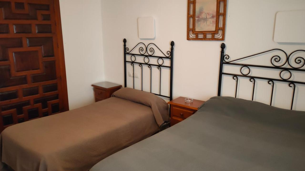 Hostal Colon Antequera Extérieur photo